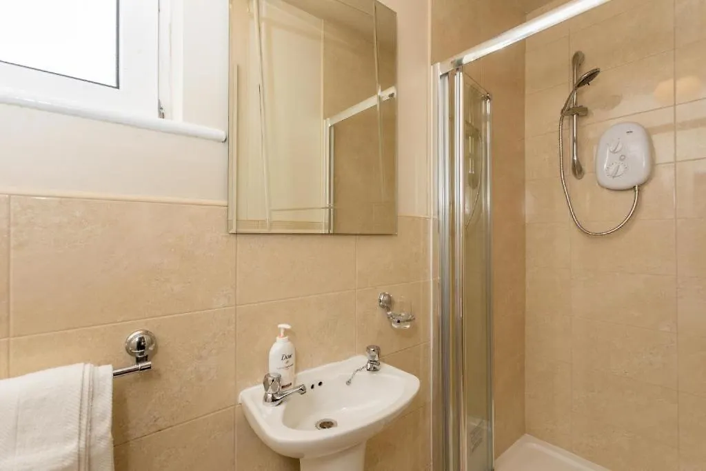 Town Square Townhouse - Best Location In Galway 0*,  Ireland